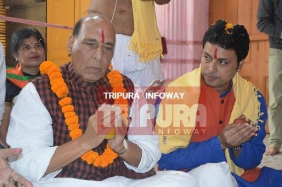 Rajnath Singh offers prayers to Goddess Durga, seeks blessing for Election 